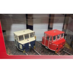 1 COFFRET DE 2 LOCOTRACTEURS DE MANOEUVRE ASF, LIVEE ROUGE ET BLEU AVEC FEUX CLIGNOTANTS, HO, Ep V/VI, PAR RIVAROSSI HR2971D
